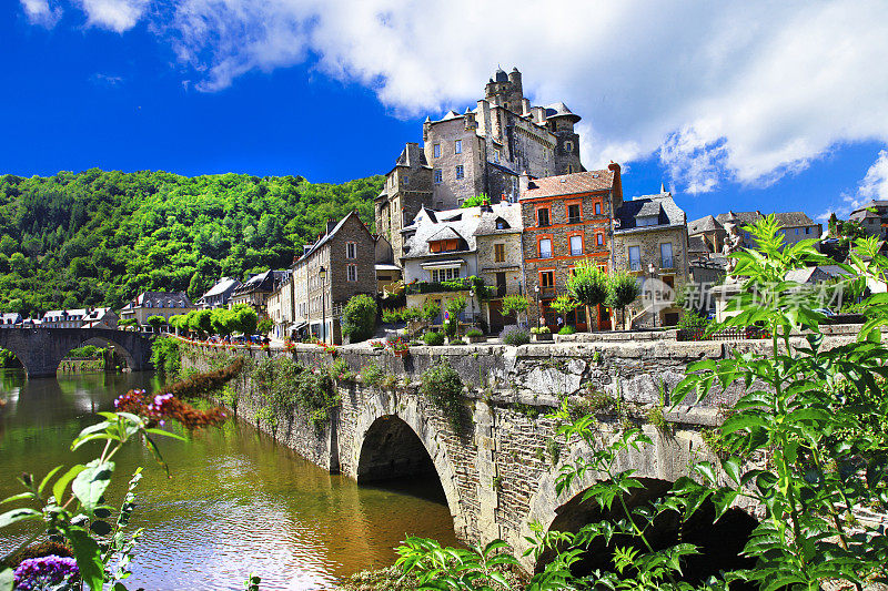 法国最美丽的村庄- Estaing